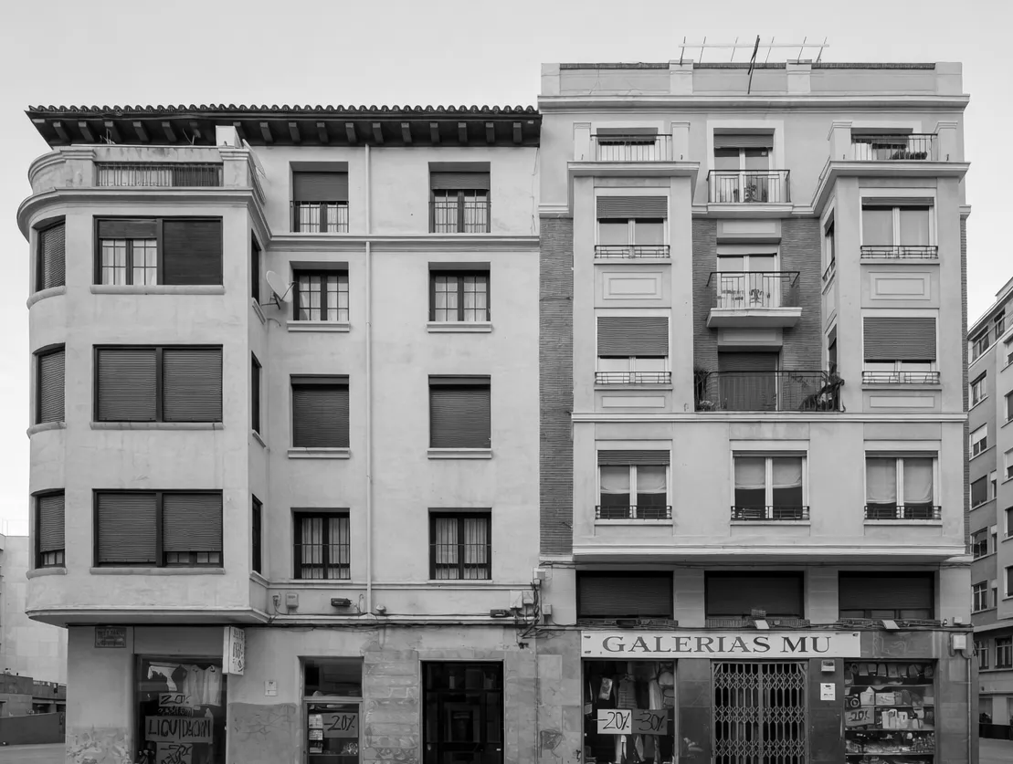 Fotografía del edificio original de Calle Manifestación 1-3 de Zaragoza antes de su rehabilitación