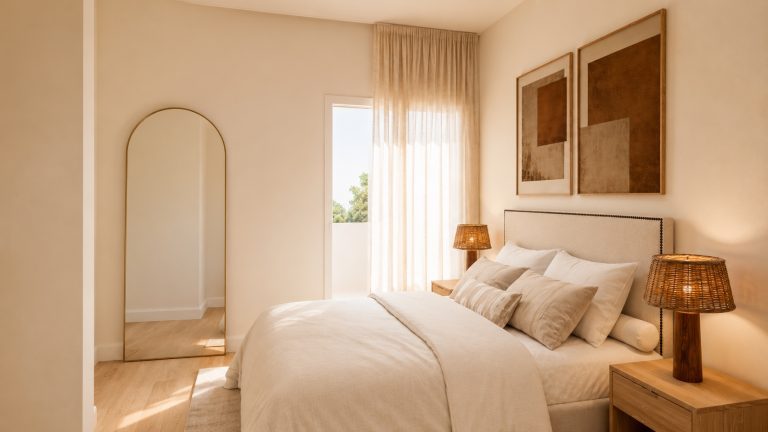 Segundo dormitorio con espejo de arco de la Vivienda B en Plaza Joaquín Costa 16, Calatayud